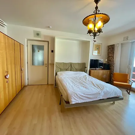 Antoni Apartements アパート
